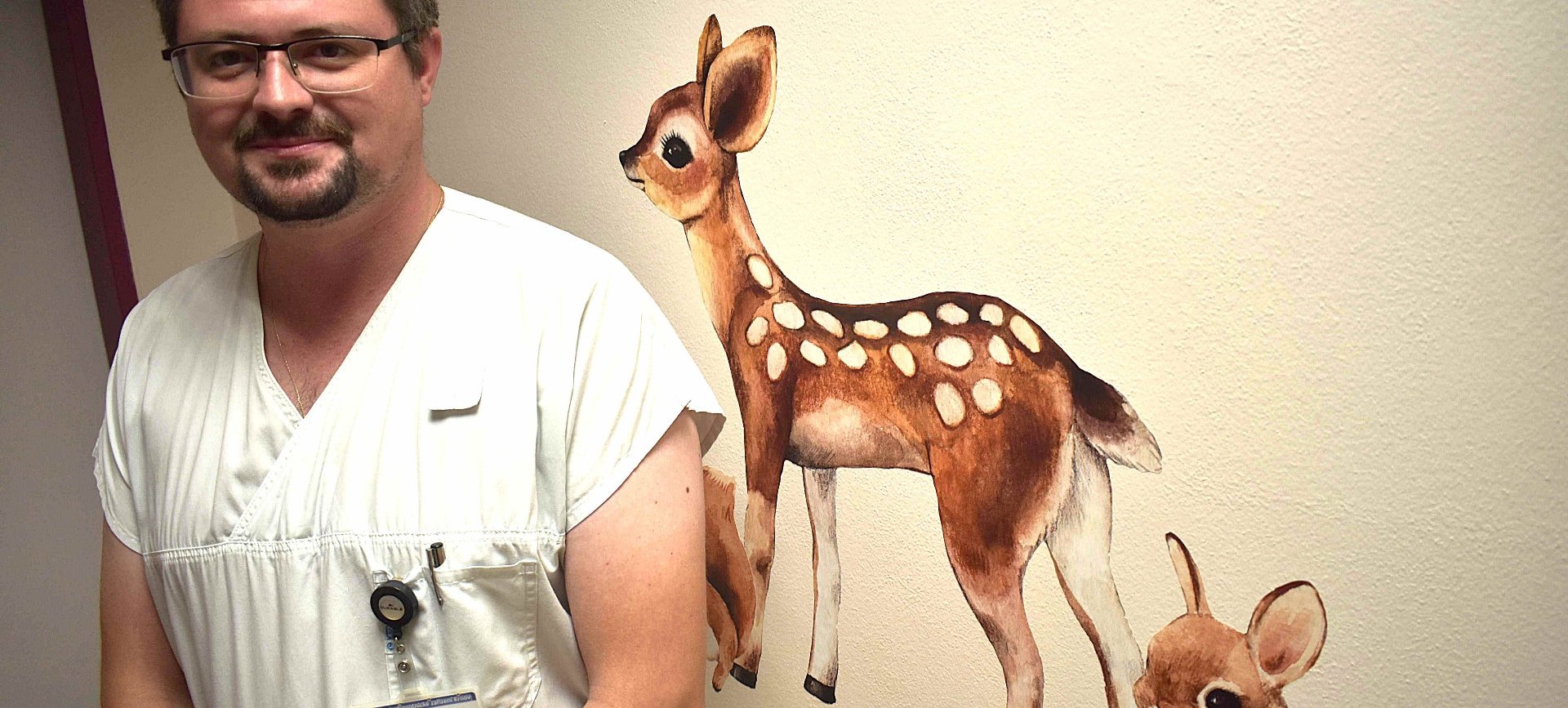 Dětské oddělení krnovské nemocnice oživily obrázky přírody a pohádkové motivy