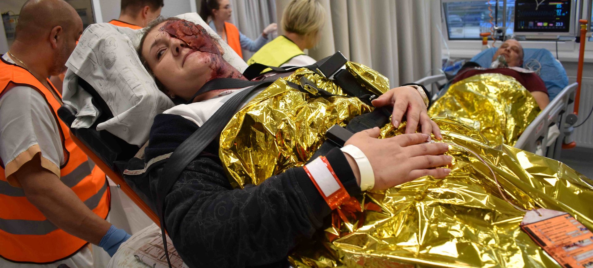 Cvičení: simulovaná nehoda se spoustou zraněných prověřila IZS a traumatologický plán nemocnice