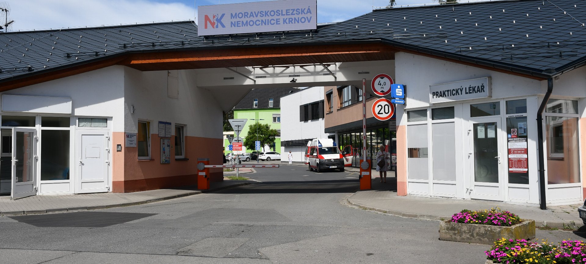 Informace k nově instalovaným zařízením u závor hlavního vjezdu do areálu nemocnice
