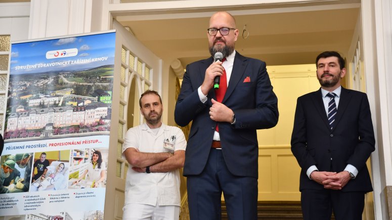 Krnovská nemocnice má v provozu unikátní systém na přepravu laboratorních vzorků TEMPUS600.