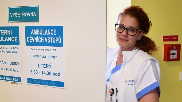 Sestřička a dobrovolnice Lenka Vaculová převzala Cenu veřejnosti.  