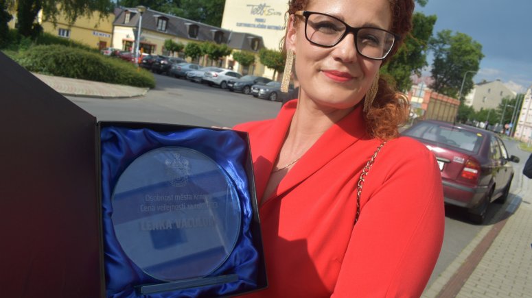 Sestřička a dobrovolnice Lenka Vaculová převzala Cenu veřejnosti.  