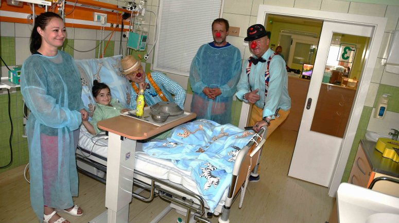 Nemocniční klauni