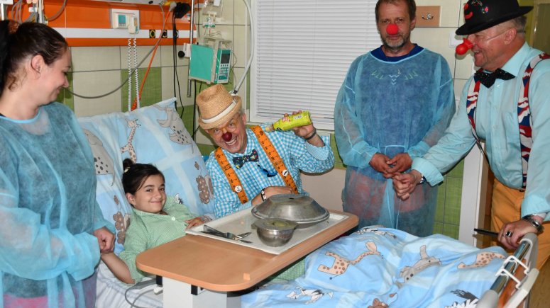 Nemocniční klauni